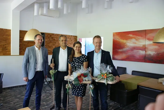 Werner Kachelmaier, Geschäftsführer der Lebenshilfe Trofaiach, Edgar Steinberger, Präsident des Golfclubs Trofaiach, Doris Kampus, Landesrätin und Mario Abl, Bürgermeister von Trofaiach (von links)