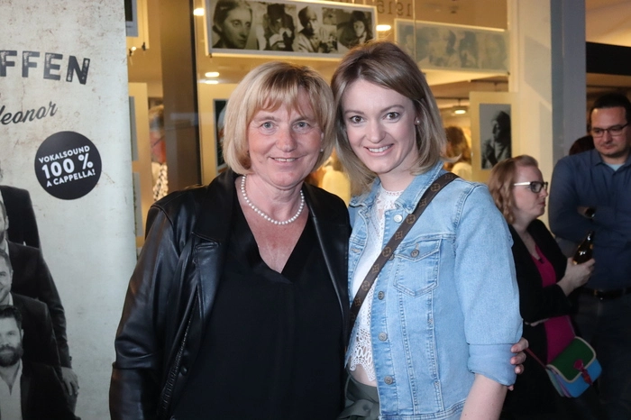 Klicken Sie sich durch die Bilder vom Konzert der „Neffen von Tante Eleonor“.