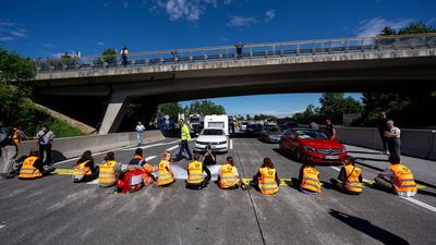 Klimaaktivisten der „Letzten Generation“ blockierten die A10 in Richtung Villach 
