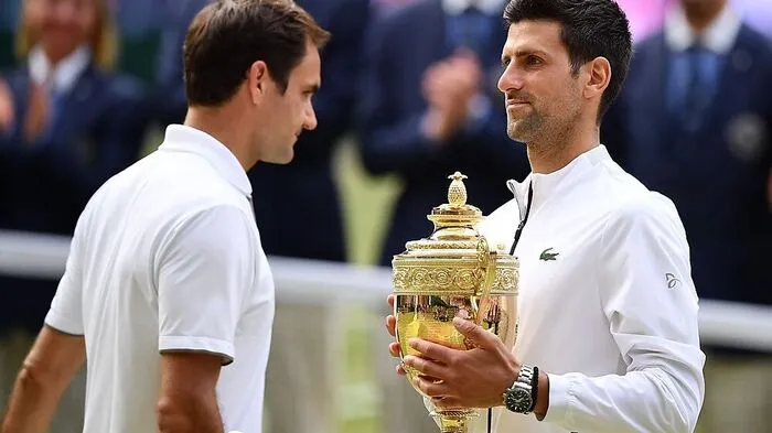 Roger Federer (links) und Novak Djokovic