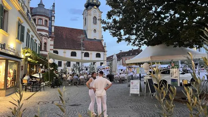 Der Hartberger Hauptplatz hat sich wieder ganz in Weiß herausgeputzt.