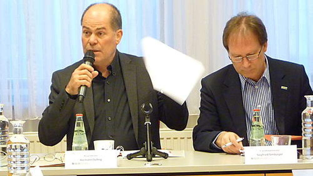Bürgermeister Hermann Dullnig (links) rief mehrmals zur Ordnung auf 