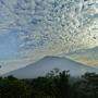 Der Mount Agung auf der indonesischen Ferieninsel Bali 