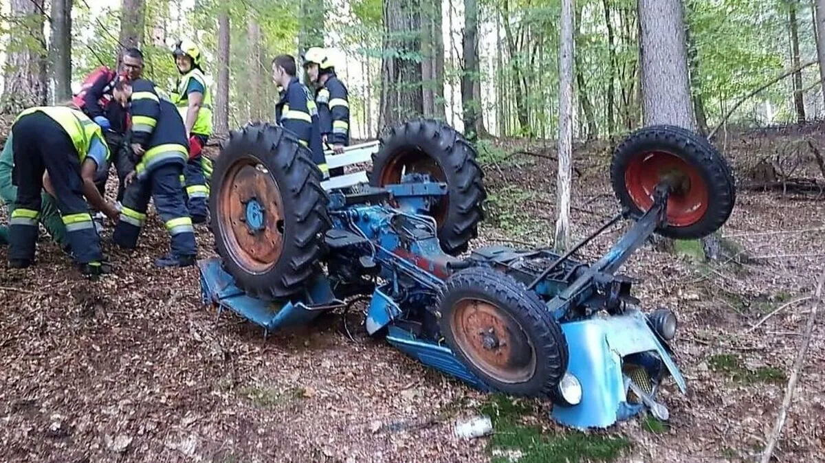 Traktor kippte um - Forstunfall in Finkenstein