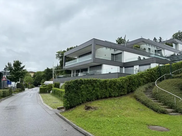 
Die Wohnanlage in Velden befindet sich in bester Lage am Seecorso