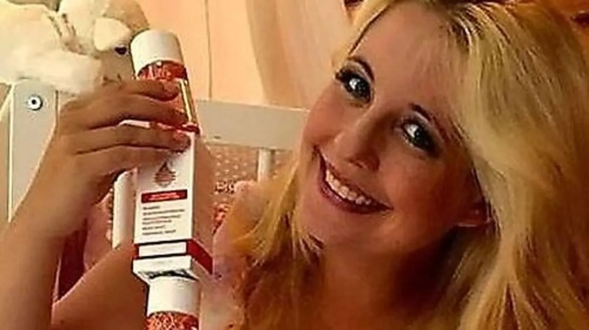 Iva Schell posiert auf Facebook