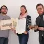 Historiker Alexander Verdnik unterstützt Christine Ragger und Daniel Strassnig (von links) vom Museum im Lavanthaus bei den Vorbereitungen zur kommenden Ausstellung