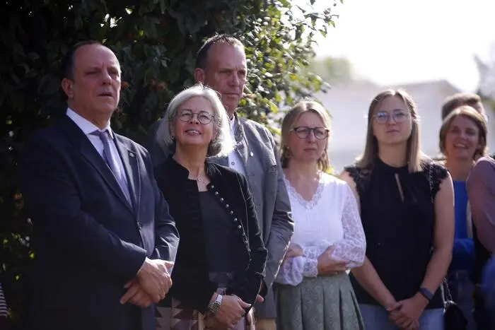 Nationalratsabgeordneter Christoph Stark (ÖVP) würdigte den persönlichen Einsatz von Bürgermeister Johannes Hiebler-Texer als vorbildlich und bezeichnete Kinderbetreuung als wichtige Zukunftsarbeit. Landtagsabgeordneter Stefan Hermann (FPÖ) überreichte in Vertretung von Landeshauptmann Mario Kunasek Kindergartenleiterin Carina Derler einen Büchergutschein.