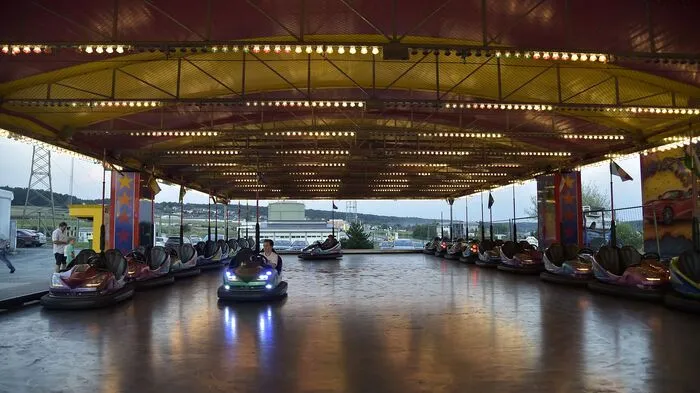 Schon lange vor dem Beginn des Festes im großen Festzelt hat der Vergnügungspark eine große Anziehungskraft