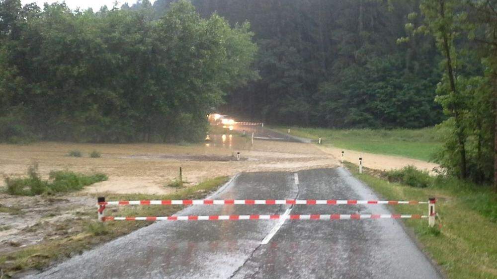 Überflutete Straßen gab es nach den Unwettern auch in Hitzendorf