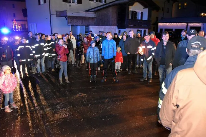 Samstag Abend wurde er begeistert nach mehr als zwölf Stunden Laufen in Wald empfangen.