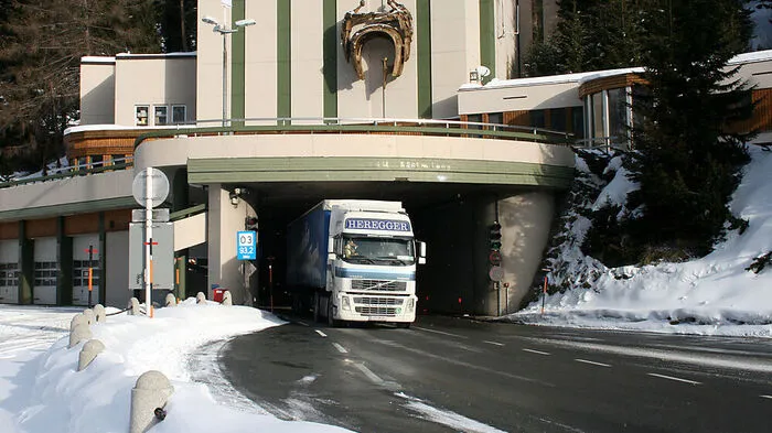 Eine Lawine verlegte die Felbertauern Straße zur Hälfte (Sujetfoto)