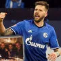 Kann Guido Burgstaller auch wieder gegen Werder Bremen jubeln? Männerrunden sind beim Heimatbesuch Pflicht: Burgstaller (Mitte) mit Dean Pomorisac (Zweiter v. l.) und  Alex Grünwald (r.) 