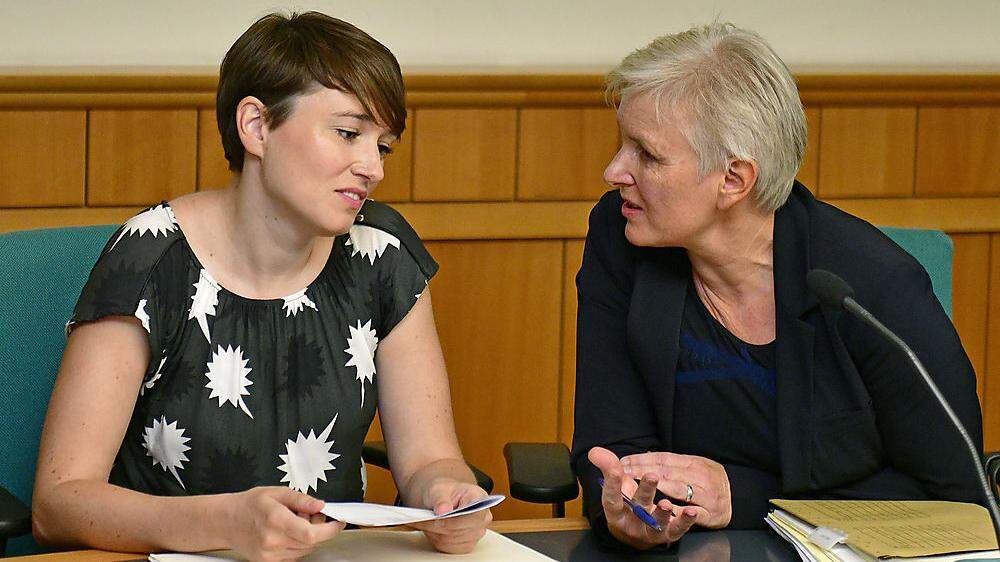 Die grüne Ex-Abgeordnete Sigrid Maurer (links) und ihre Anwältin Maria Windhager.