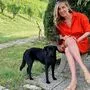 Nadja Bernhard mit Hündin Izzy zu Besuch in der Südsteiermark