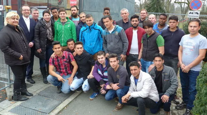 Die Leibnitzer Flüchtlingsklasse mit ihren Betreuern 