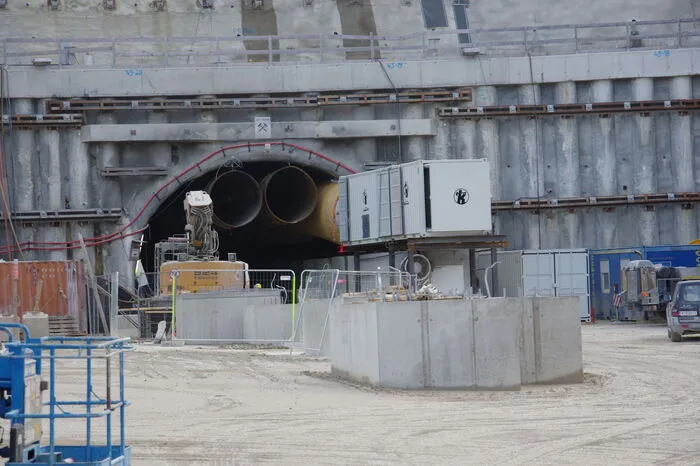 Die Belüftungsanlage presst ständig Frischluft ins Tunnelsystem, um die Staubbelastung möglichst gering zu halten.