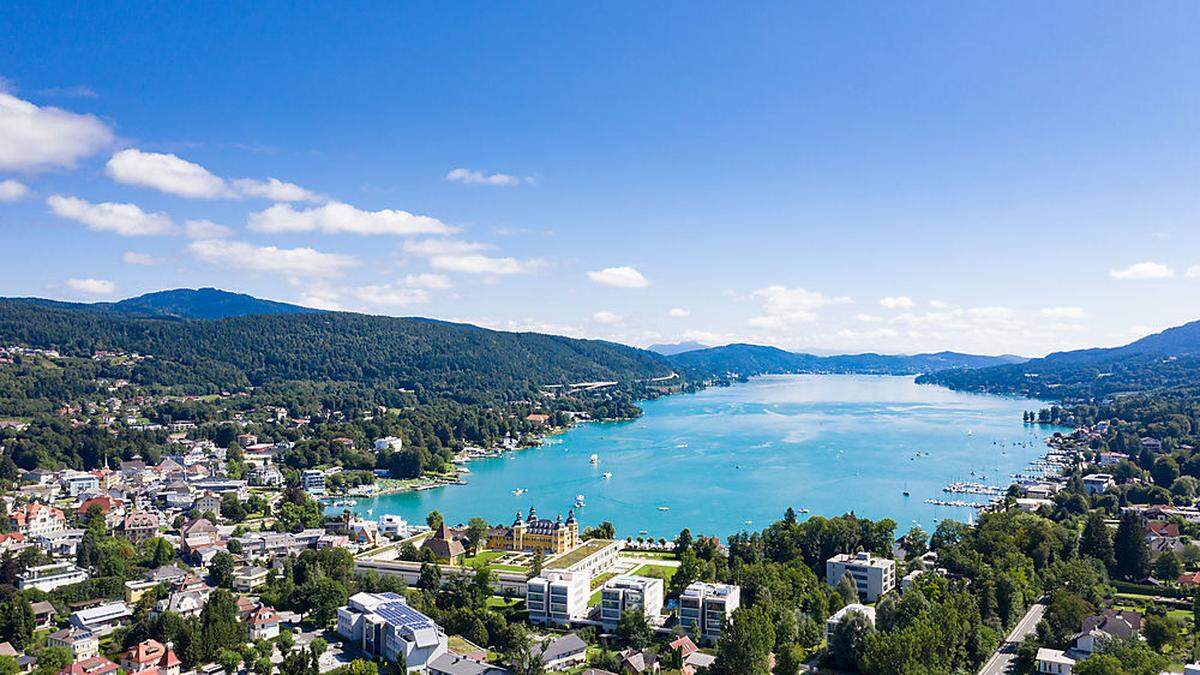 Blick über Velden und den Wörthersee