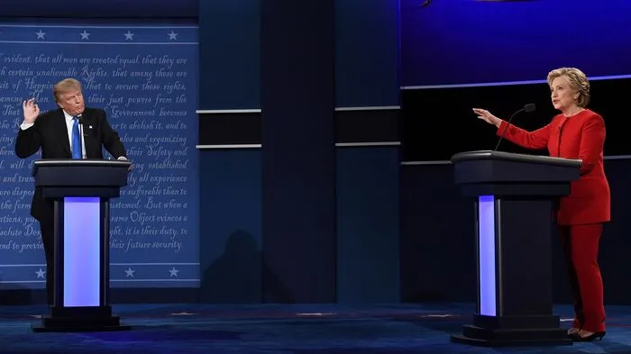 Das erste TV-Duell zwischen den US-Präsidentschaftskandidaten Donald Trump und Hillary Clinton hat auch bei Prominenten für Diskussionen gesorgt. Viele Stars hatten sich bereits im Vorfeld für die Kandidatin der Demokraten ausgesprochen. Ein Überblick der Promi-Reaktionen auf Twitter: