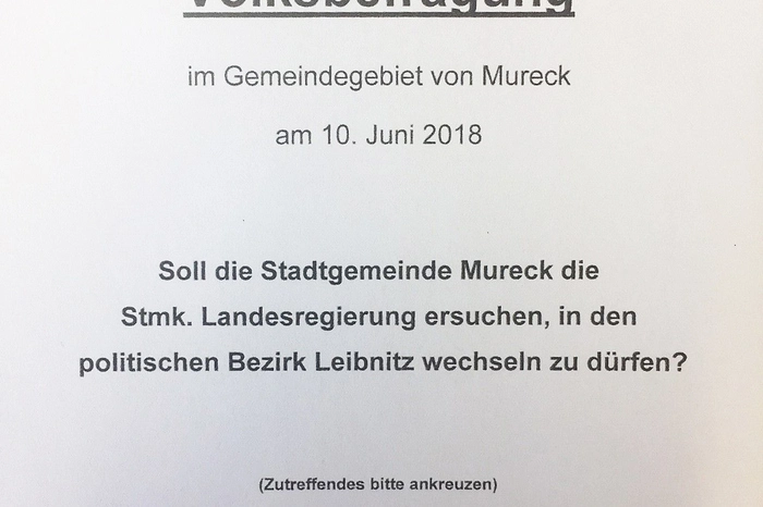 "Soll die Stadtgemeinde Mureck die steiermärkische Landesregierung ersuchen, in den politischen Bezirk Leibnitz wechseln zu dürfen?" lautet die Frage am "Amtlichen Befragungsblatt".
