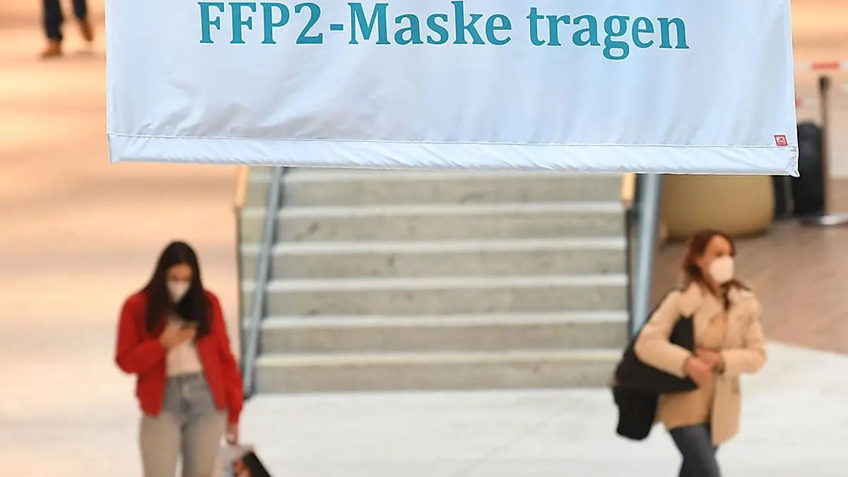 Im Skandal um mutmaßlich nicht österreichische FFP2-Masken des Herstellers "Hygiene Austria" wird der Ruf nach Konsequenzen lauter
