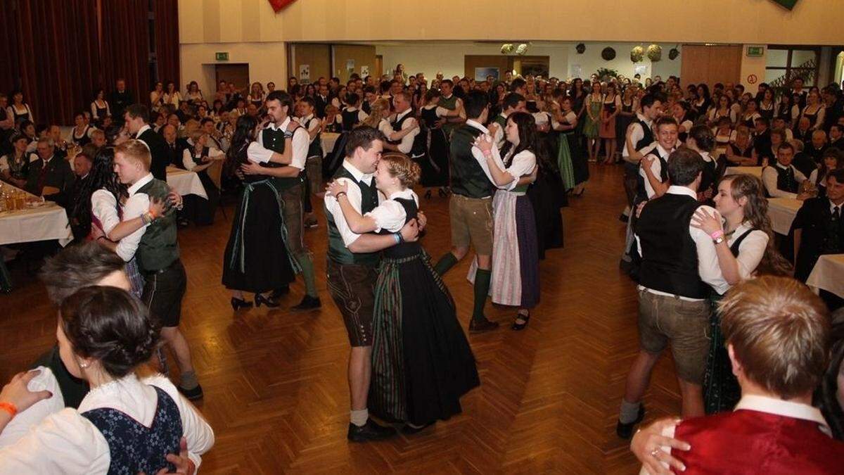 Auch heuer eröffnet Paare der Landjugend den Ball