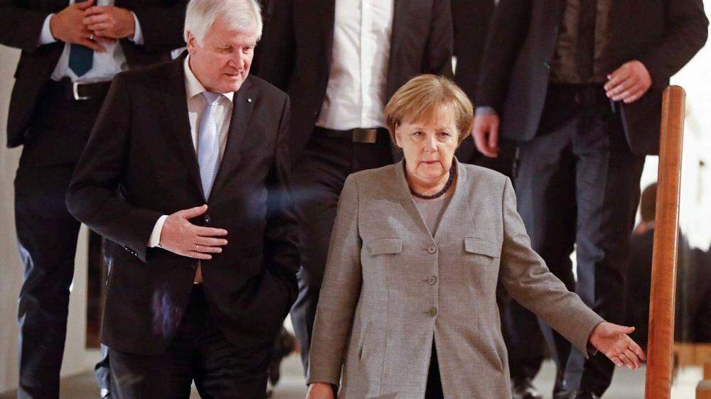 Horst Seehofer (CSU) mit Angela Merkel (CDU) am Sonntagabend.
