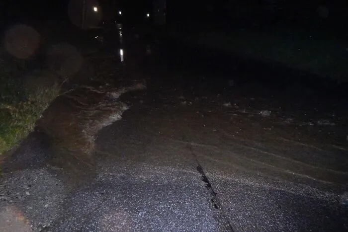 ... wurden im Osten des Landes erst später heftige Unwetter verzeichnet, ...