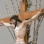 ABD0047_20180326 - WIEN - ÖSTERREICH: ++ THEMENBILD ++ Ein Kreuz mit Jesusfigur in einer Kirche in Wien. Der Karfreitag fällt auf den 30. März 2018. Christen gedenken an diesem Tag des Kreuzestodes Jesu Christi. - FOTO: APA/ROLAND SCHLAGER
