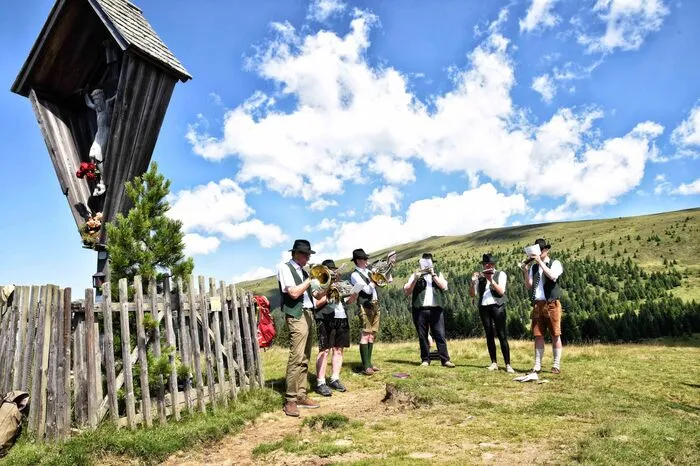 …und der Jagdhornbläsergruppe Herzogstuhl unter Benjamin Grojer