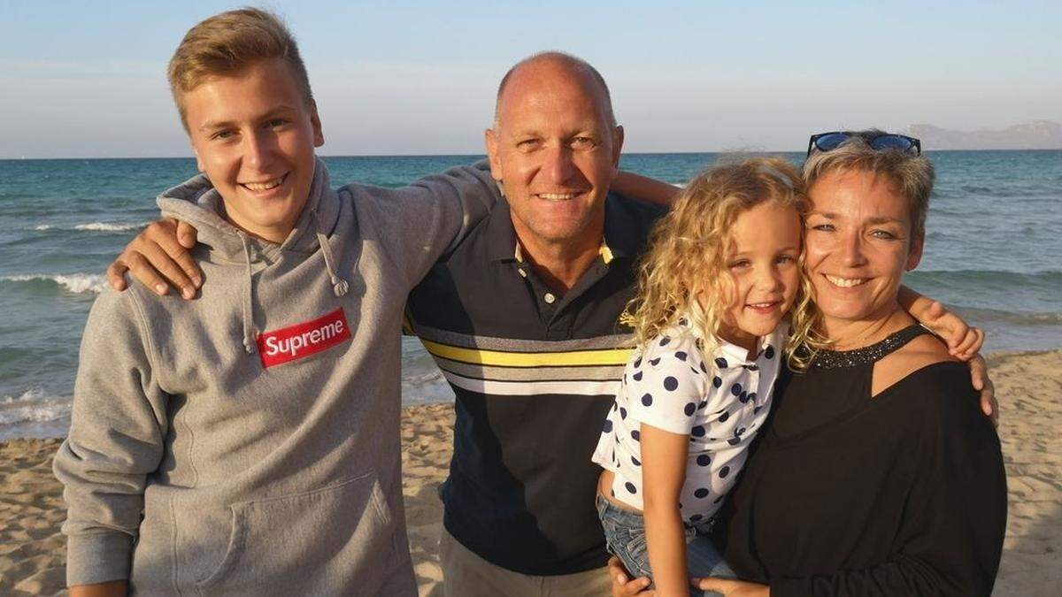 Stefan Petschnig mit Sohn Thomas, Tochter Hannah und Frau Desireé auf Mallorca 