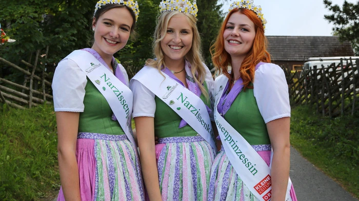 Hoheitlicher Besuch beim Zirbenfest.