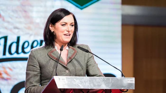Erster Auftritt "daham": die neue Ministerin für Nachhaltigkeit und Tourismus, Elisabeth Köstinger (VP)
