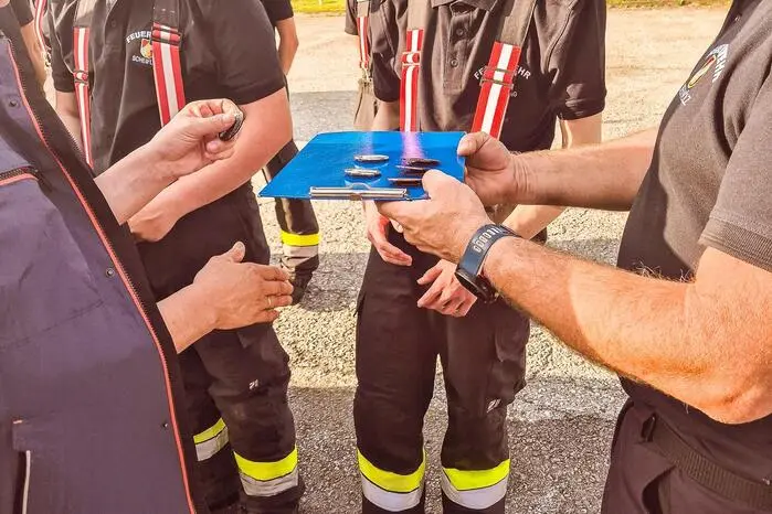 Bei der feierlichen Schlusskundgebung gratulierten unter anderem Bürgermeister Gottfried Reif und Bereichsfeuerwehrkommandant-Stellvertreter Brandrat Walter Stöckl den Teilnehmenden zu ihrer starken Leistung. 