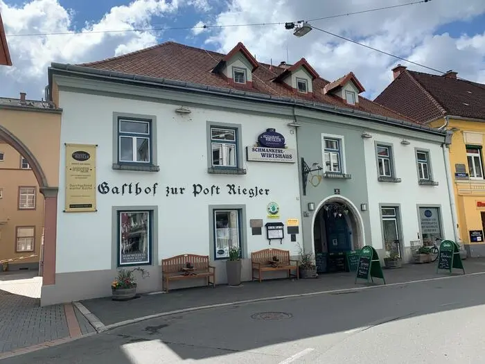 Das Restaurant Riegler am Koloman-Wallisch-Platz in Bruck