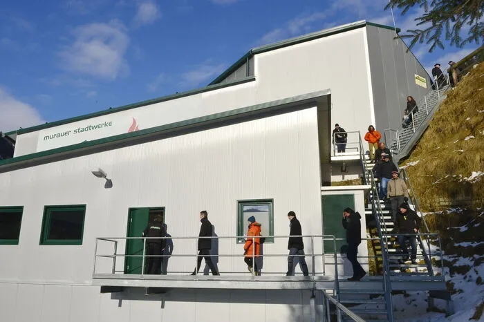 Besichtigt wurden das Nahwärmeheizwerk Murau, die Heißwasserübergabestation der Brauerei Murau und die Bio-Nahwärme Stadl an der Mur.