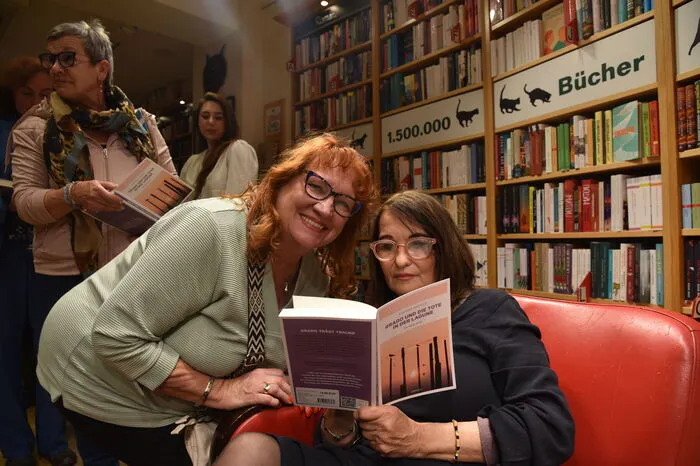 Um die malerische Umgebung von Grado drehte sich auch die von Thomas Cik mit der Schriftstellerin gemeinsam moderierte Buchpräsentation in der Klagenfurter Buchhandlung Heyn.
