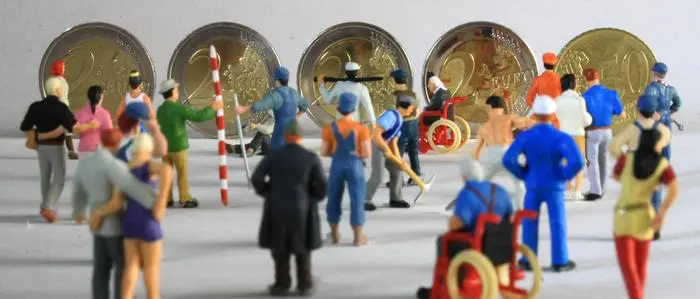 Bildnummer: 60685248  Datum: 05.11.2013  Copyright: imago/Ralph Peters
Symbolfoto Mindestlohn:Miniatur Figuren in Arbeitskleidung unterschiedlicher Branchen stehen vor Euro Geldmünzen im Wert von 8,50 Objekte Symbolfoto Gesellschaft GER Politik xdp x0x 2013 quer Symbol Symbolfoto Symbolbild Gesellschaft Politik Wirtschaft Lohn Gehalt Untergrenze Branche Branchen branchenübergreifend flächendeckend flächendeckender Arbeit Arbeiter Niedriglohn Billiglohn Lohndumping Werksvertrag Werksverträge Arbeitsvertrag vertraglich vertraglicher Geld Währung Personen Handwerker Reinigung Menschen Verdienst verdienen Einkommen Grundeinkommen Mindesteinkommen Stundenlohn Entlohnung Existenz Existenzsicherung Existenzminimum Minimum Beschäftigte Arbeitnehmer Job Minijob Minijobber Deutschland Münzen Geldmünze Geldmünzen Studioaufnahme gering Geringverdiener Lohnuntergrenze Gehaltsuntergrenze wenig Aushilfe Aushilfen Aushilfsjob Hilfsarbeiter Aushilfsarbeit Jobs Zeitarbeit Zeitarbeiter Auskommen Haushalt haushalten wirtschaften Vollzeit Vollzeitjob Teilzeit Teilzeitjob Berufe Berufsgruppen Berufsgruppe Arbeitskosten Kosten Lohnkosten Lohnnebenkosten Nebenkosten Humankapital 

 60685248 Date 05 11 2013 Copyright Imago Ralph Peters Symbolic image Minimum wage Miniature Figures in Work clothes different Industries Stand before Euro Coins in Worth from 8 50 Objects Symbolic image Society ger politics XDP x0x 2013 horizontal symbol Symbolic image Symbol image Society politics Economy Wage Content Lower limit Industry Industries  coverage better coverage Work Workers Low wage Cheap wage Wage dumping Contract  Employment contract contractual contractual Money Currency People Craftsmen Cleaning People Earnings deserve Income Basic income Minimum income Hourly wage Wages Existence Livelihoods Subsistence level Minimum Employees Workers Job Minijob Mini jobber Germany Coins Coin money Coins Studio shooting low Low Minimum wage  Few Temp Assistants Aushilfsjob Relief workers  Jobs Time work Time workers Livelihood Budget house economies Full-time full-time job Part-time Part Professions Professional groups Profession  Costs Wage costs Non-wage labour costs In addition to costs Human capital  