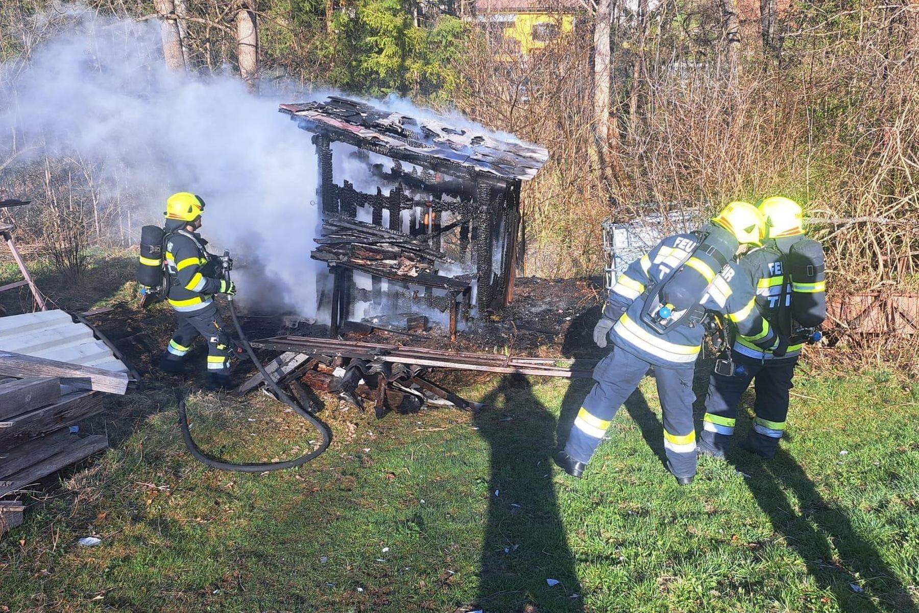Thörl/Aflenz: Feuerwehreinsatz: Selchhütte brannte bis auf das Gerippe ab