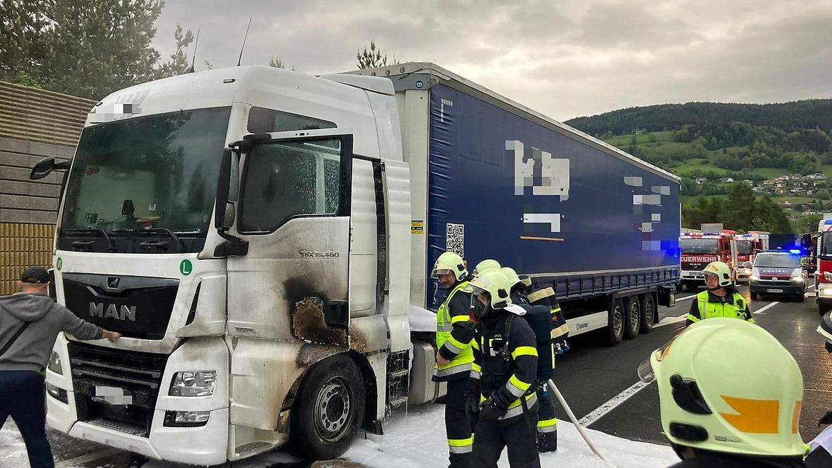 Der Lenker konnte den Lkw auf dem ersten Fahrstreifen anhalten