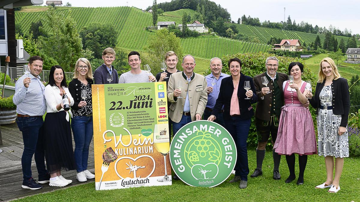Sind stolz auf den gemeinsamen Leutschacher Geist: Bürgermeister Erich Plasch (6. v. r.) mit einigen am Weinkulinarium Mitwirkenden