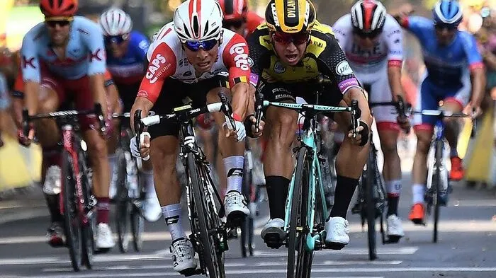 Caleb Ewan (links) siegte knapp vor Dylan Groenewegen