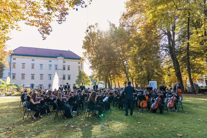 Bahn Frei! Jugendsinfonieorchester Oberkärnten. Behind the Scenes Fotos.
Bahn frei, Jugend-Sinfonieorchester Kärnten und Steiermark. Aufnahmen zur Bewerbung der Koralmbahn.