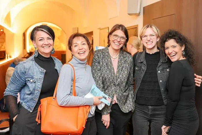 Nicole Steurer (von look & feel your best), Erika Tonso (von A-Tasche mit Herz), Ines Hrassnig (von Optik Buffa), Anna Reiss (von jewelry.artist) und Kristina Zec (von instina boutique) sind mit dabei und wollen die Synergien nutzen