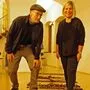 Michael Blank und Ursula Horvath inmitten des Kunstwerks