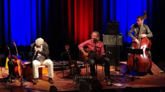 Fulminanter Auftritt von "Sir" Oliver Mally, Peter Schneider, Alex Meik und Martin Gasselsberger im Kulturzentrum.Die 2. Acoustic-Super-Night war ein voller Erfolg.