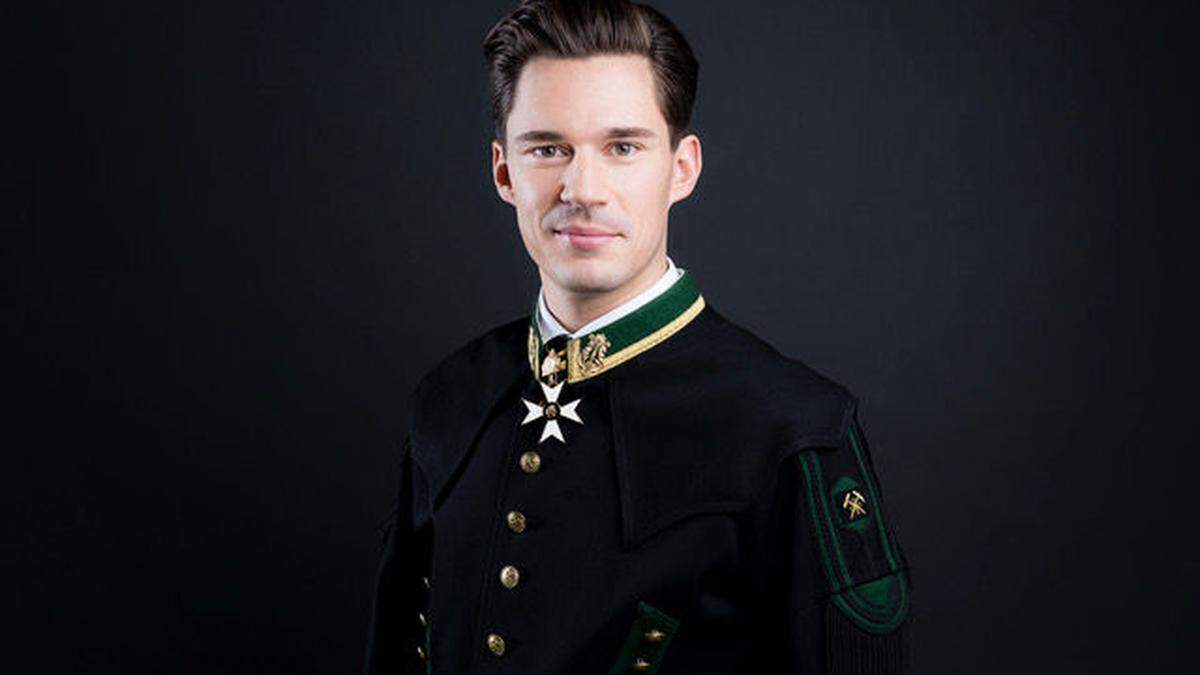 Der neue Regimentskapellmeister Domenik Kainzinger-Webern in prachtvoller Uniform