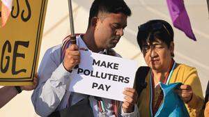 Aktivisten fordern auf der COP28 die Verschmutzer dazu auf, dafür zu zahlen