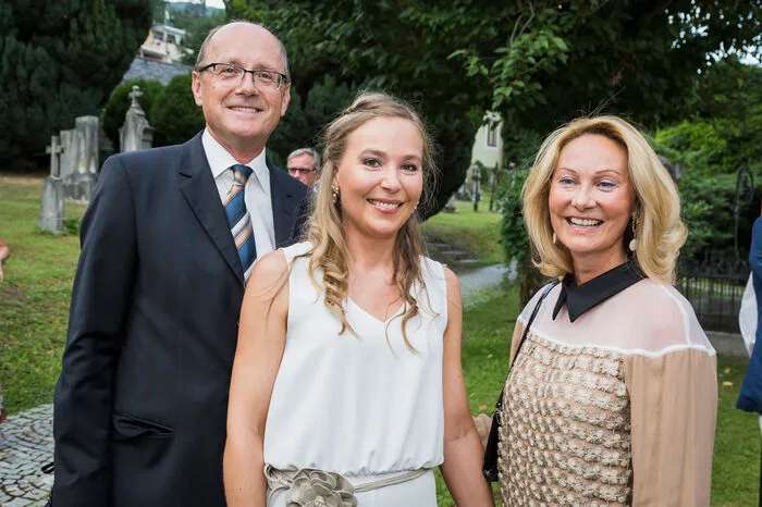 Wolfgang Dietrich, Julia Malischnig (Intendantin des Internationalen Gitarrenfestivals in Millstatt) und Claudia Dietrich.