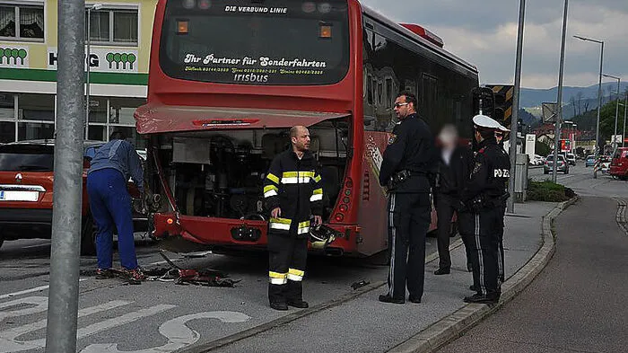 Ein GKB-Bus und ein Kleinbus prallten Voitsberg zusammen